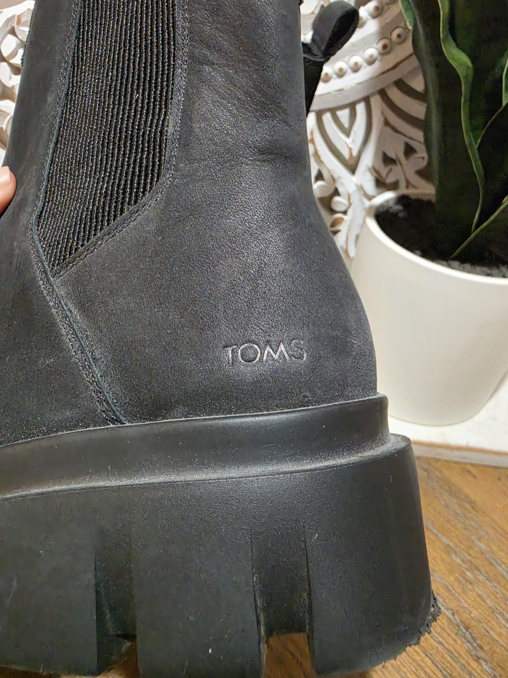 Toms Black Chelsea Lug Sole Boots - Womens Size 7 - Picture 2 of 7